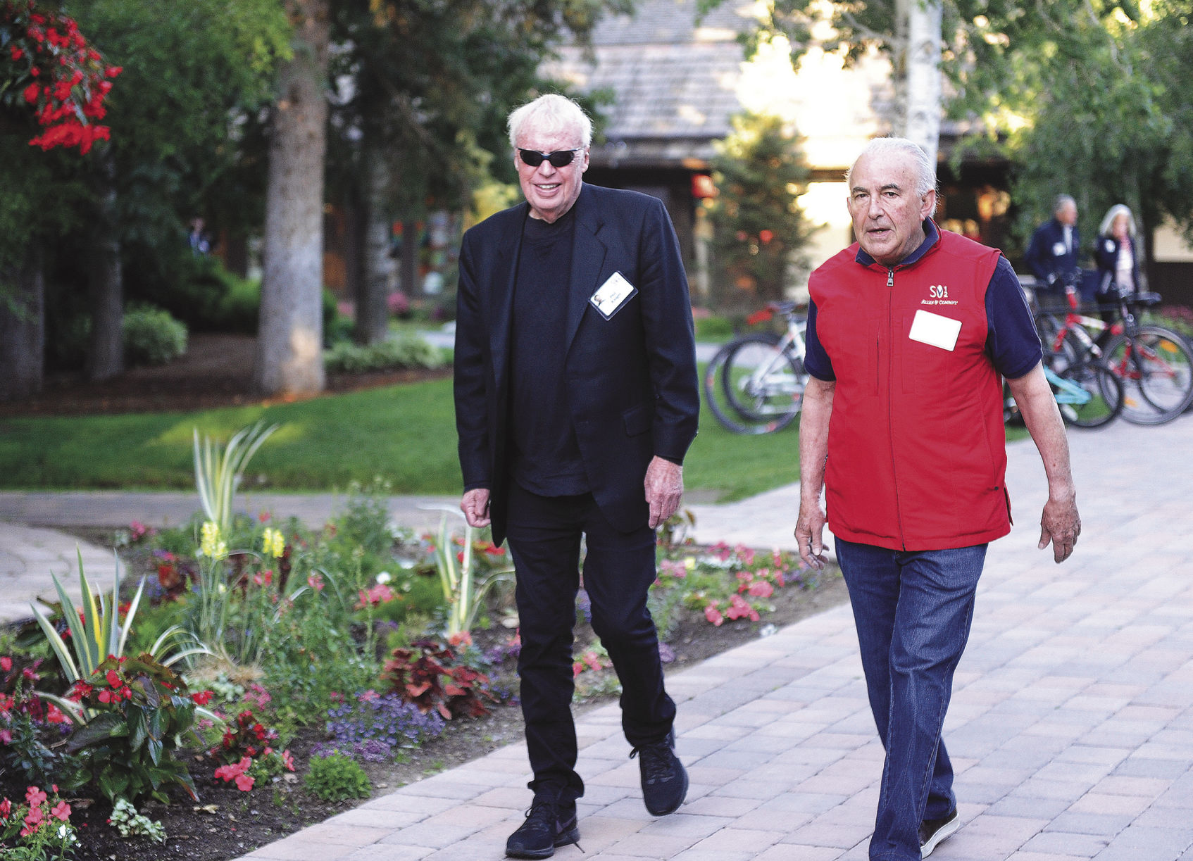 19-07-12 Allen Company guests 25 W.jpg